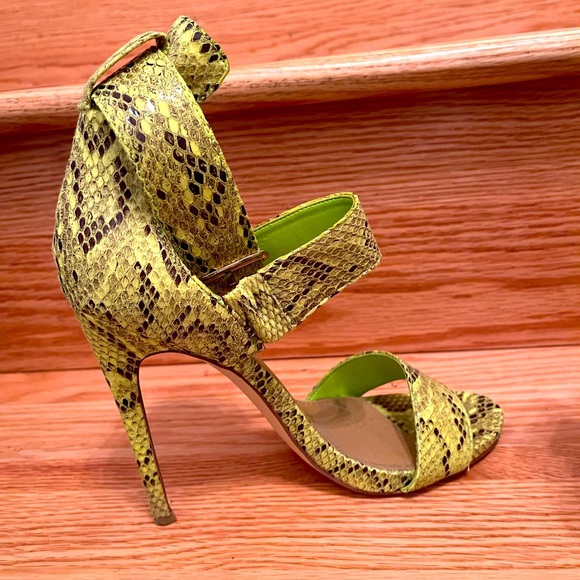 Pre Loved: GREEN STEVE MADDEN SNAKESKIN SANDALS 8.5 - Picture 4 of 13